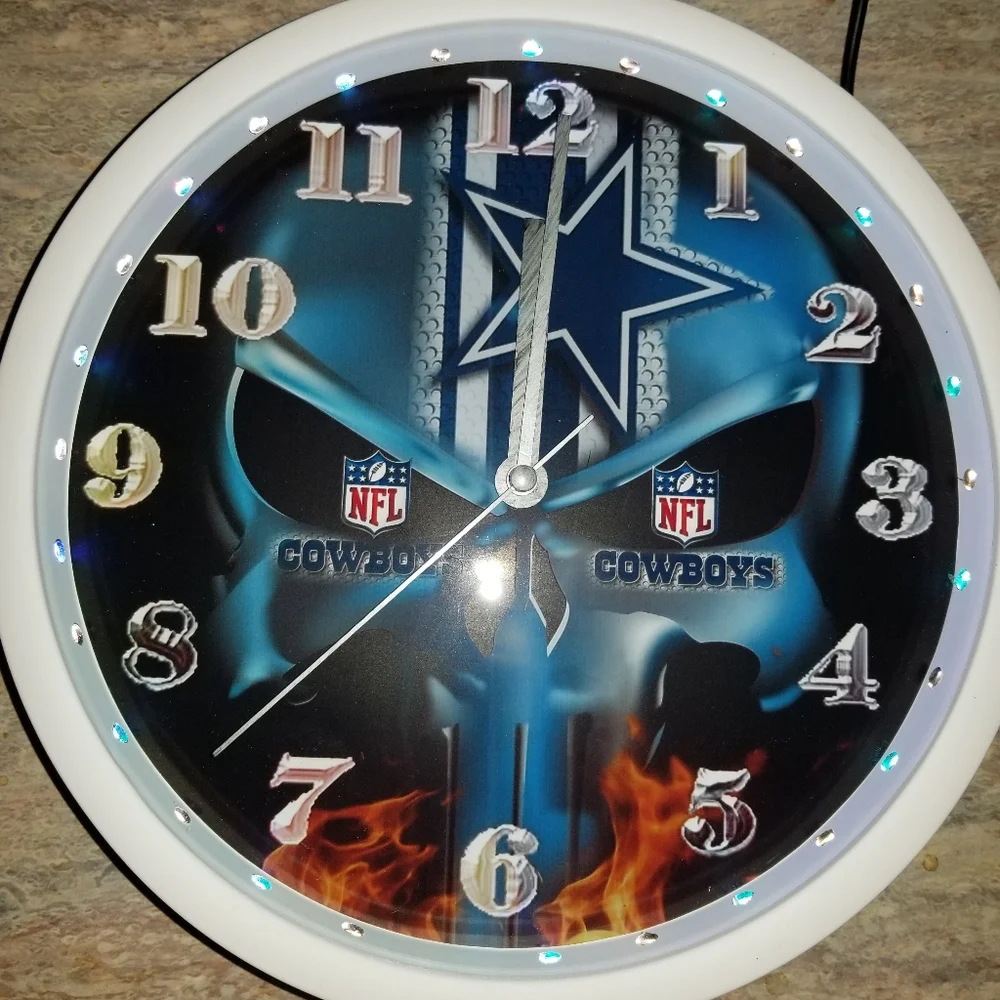 Dallas cowboys led skull head clock